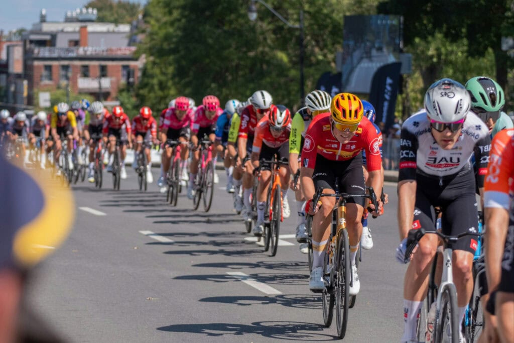 Landing page carousel: cycling race